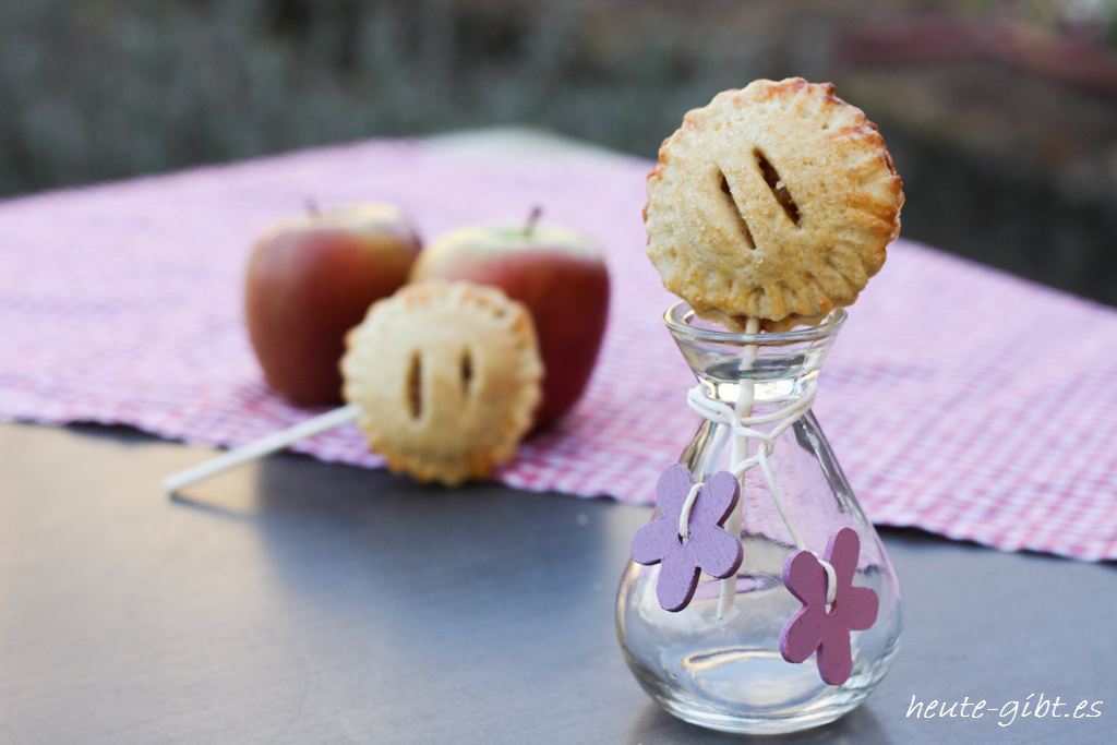 American-Apple-Pie-Pops – kleiner gedeckter Apfelkuchen am Stiel
