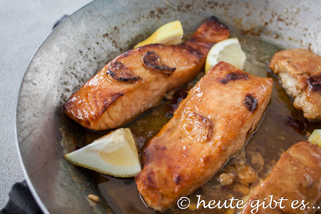 Honig-Knoblauch-Lachs – guter Vorsatz: öfters mal Fisch!