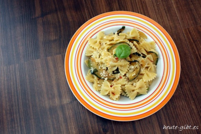 schnelle Pasta mit Zucchini