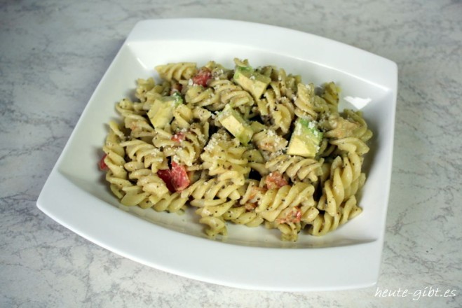 Avocado-Tomaten-Pasta