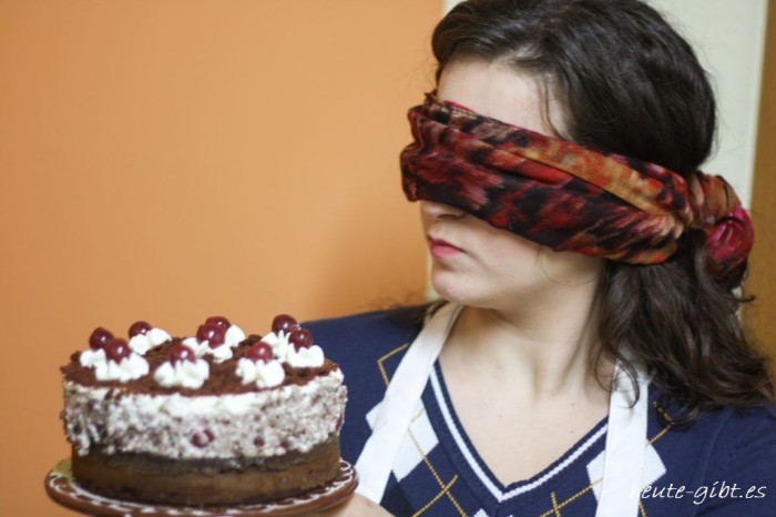 Bröseltorte mit Kirschen vom Blind Bake