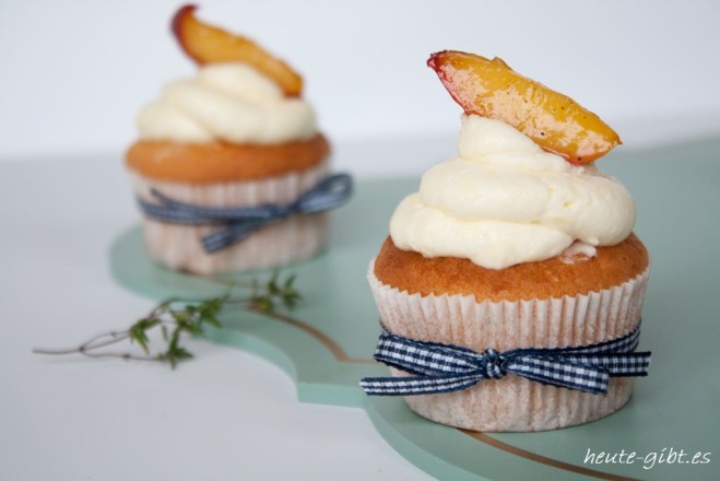 Leckere Cupcakes mit Zitrone und Thymian