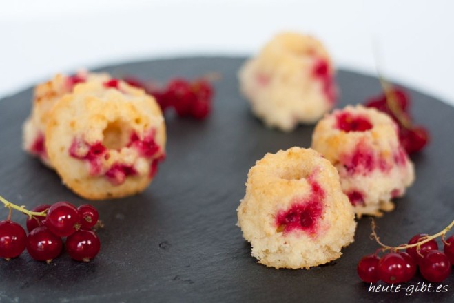 Mini-Gugl mit Johannisbeeren