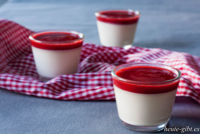 Panna cotta Erdbeersauce