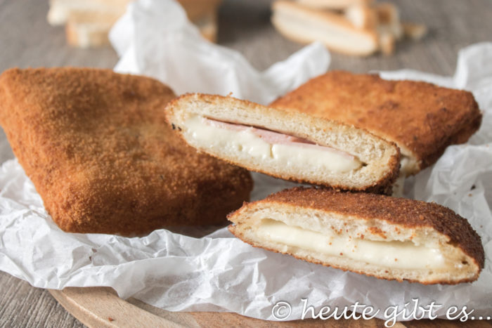 Mozzarella in carrozza ist ein besonderes Sandwich mit Mozzarella aus der Street Food Küche Italiens. Schnell zubereitet und eine ideale Resteverwertung für Toastbrot.