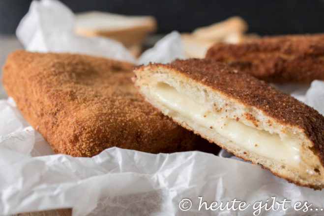 Mozzarella in carrozza ist ein besonderes Sandwich mit Mozzarella aus der Street Food Küche Italiens. Schnell zubereitet und eine ideale Resteverwertung für Toastbrot.