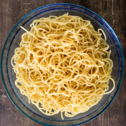 Frittata di spaghetti: Nudel-Omelette als Resteverwertung für Pasta
