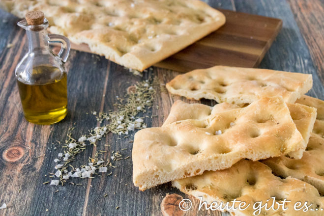 Focaccia: Italienisches Fladenbrot mit Rosmarin