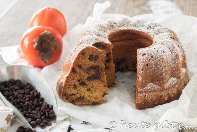 Saftiger Rührkuchen mit Kaki. Einfach zubereitet.