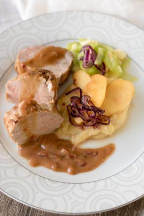 Schweinefilet auf Kartoffel-Apfel-Püree mit Apfel-Sellerie-Salat zu zu Grauburgunder Lady Dorst