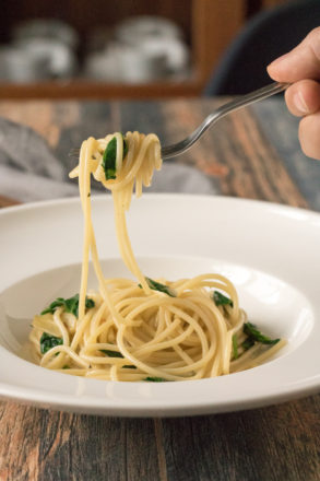 Schnelles und leichtes Nudelgericht, leckere Spaghetti mit frischem Bärlauch. Ideal für den Frühling.