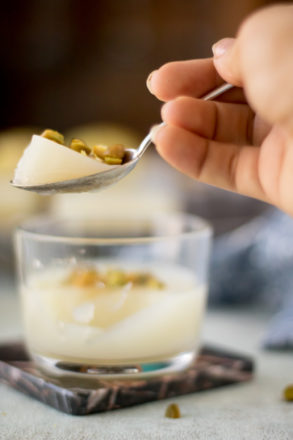 Rezept für Gelo di limone, ein Dessert aus Sizilien, eine Art Pudding mit Zitrone ohne Ei und Gelatine, komplett vegan, erfrischend und ideal für den Sommer