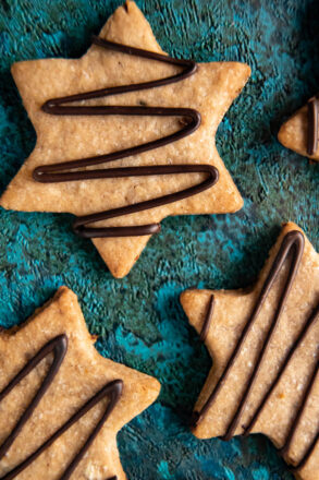 Einfaches Rezept für weihnachtliche Kekse: Die Zimt-Orangen-Kekse sind unkompliziert in der Zubereitung und schmecken lecker nach Zimt und Orange. Eine perfekte Kombination für Kekse.